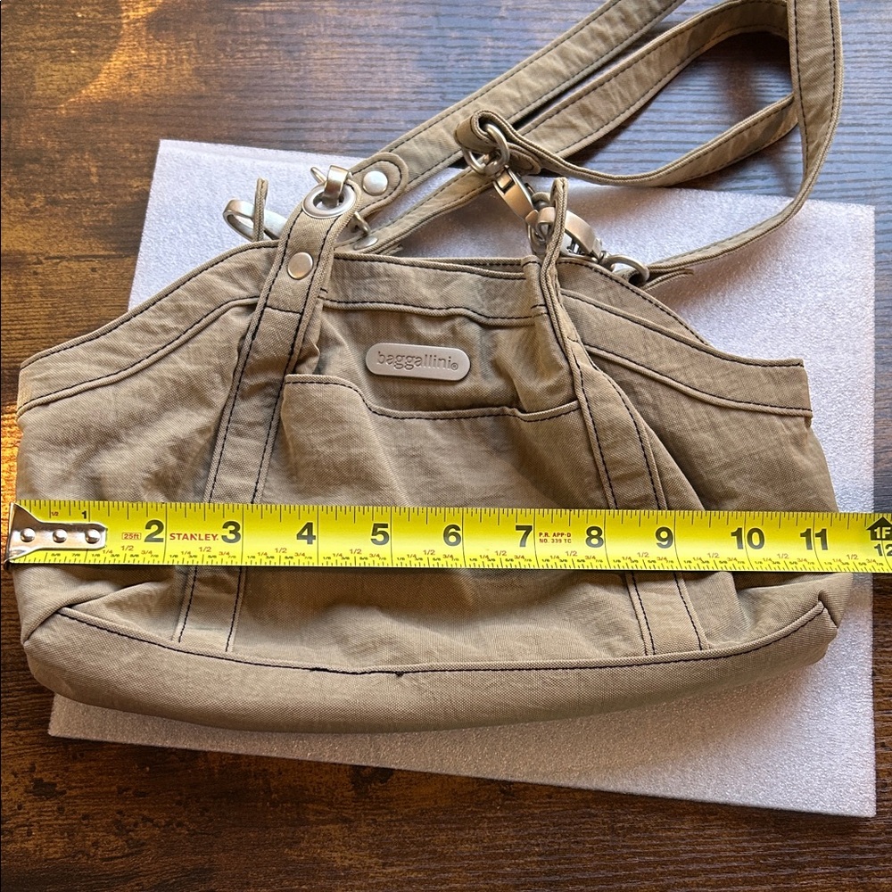 Baggallini Tan Shoulder Bag - Picture 8 of 8